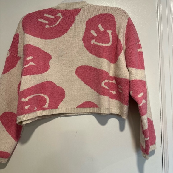 Moon & Madison Sz:M Cropped Pink Smiley Face Crew Neck Oversized Sweater. - Picture 2 of 13